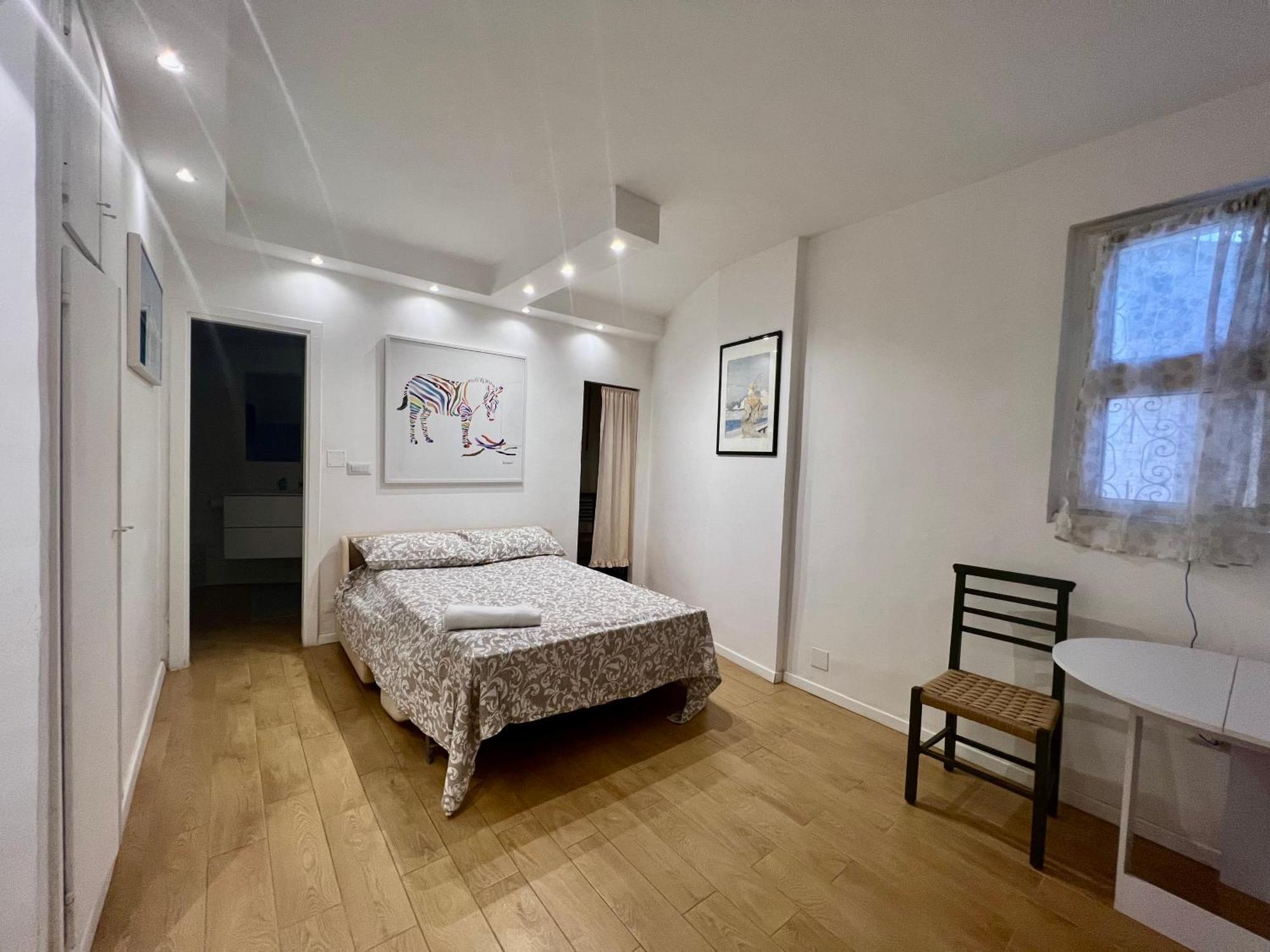 Tiny Bedsit Apartment *