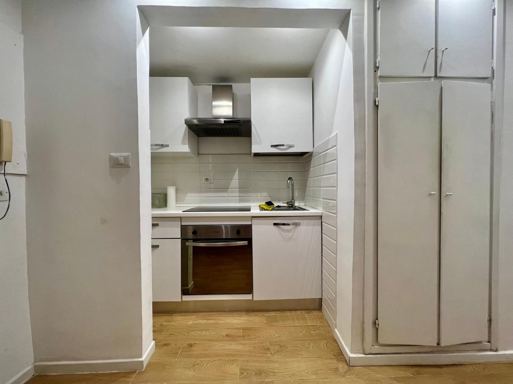 Tiny Bedsit Apartment *
